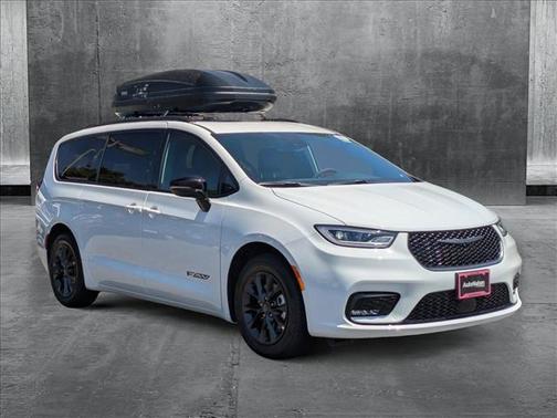 2025 Chrysler Pacifica L