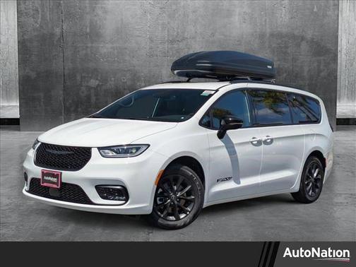 2025 Chrysler Pacifica L