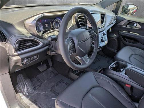 2025 Chrysler Pacifica L
