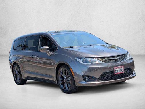 Granite Crystal Metallic Clearcoat 2019 Chrysler Pacifica Touring Plus