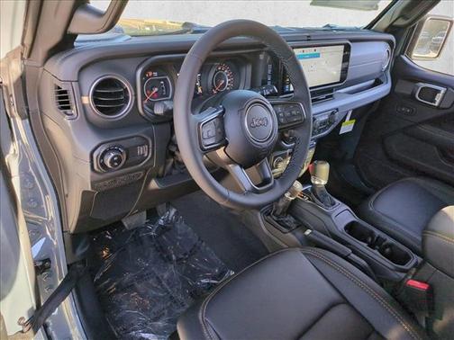 Anvil Clearcoat 2026 Jeep Gladiator Sahara 4x4