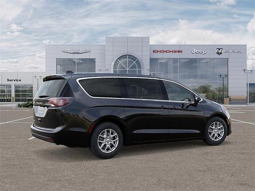Diamond Black Crystal Pearlcoat 2026 Chrysler Voyager LX
