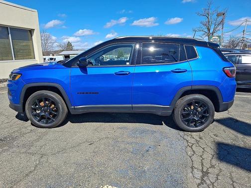 Laser Blue Pearlcoat 2022 Jeep Compass Latitude