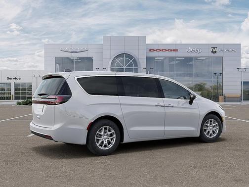 Bright White Clearcoat 2027 Chrysler Pacifica L