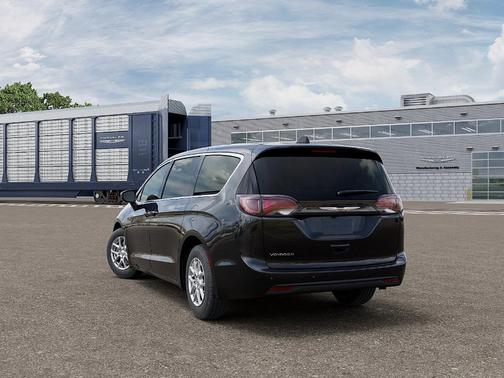 Diamond Black Crystal Pearlcoat 2026 Chrysler Voyager LX