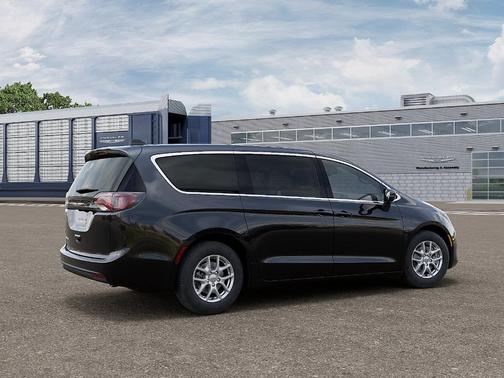 Diamond Black Crystal Pearlcoat 2026 Chrysler Voyager LX