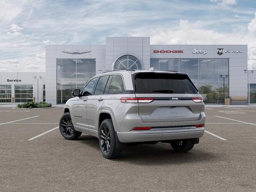 Silver Zynith 2026 Jeep Grand Cherokee Limited