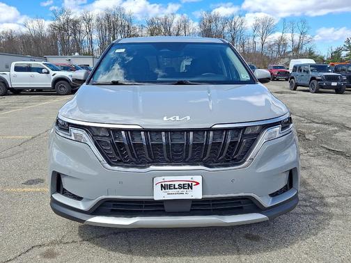 Ceramic Silver 2024 Kia Carnival EX