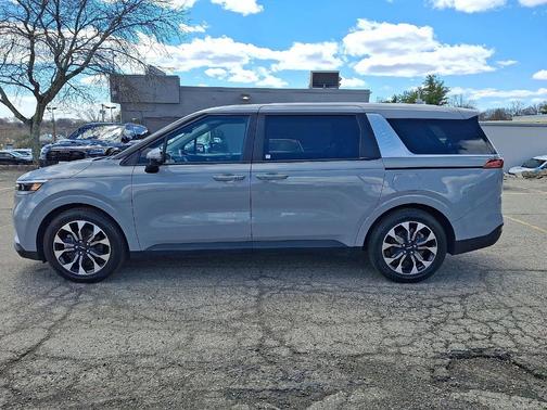 Ceramic Silver 2024 Kia Carnival EX