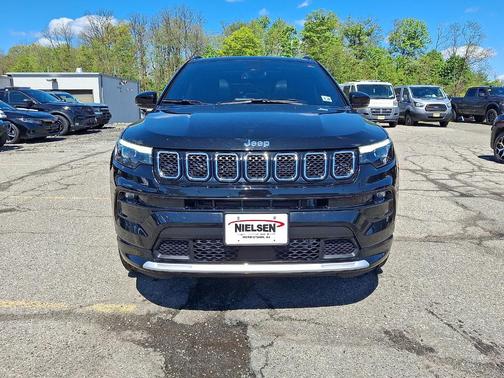 Diamond Black Crystal Pearlcoat 2023 Jeep Compass Limited