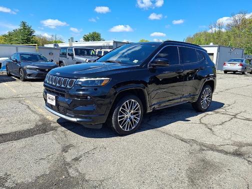 Diamond Black Crystal Pearlcoat 2023 Jeep Compass Limited