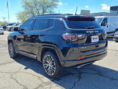 Diamond Black Crystal Pearlcoat 2023 Jeep Compass Limited