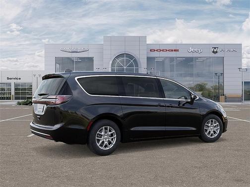 Diamond Black Crystal Pearlcoat 2026 Chrysler Pacifica L