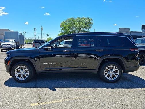 Diamond Black Crystal Pearlcoat 2023 Jeep Grand Cherokee L Limited