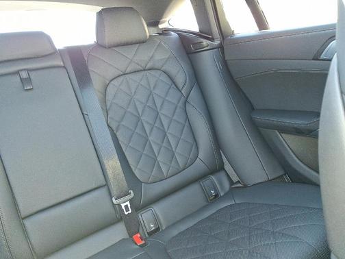 Carbon Black Metallic 2026 BMW X6 xDrive40i