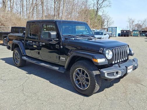 Black Clearcoat 2021 Jeep Gladiator Overland