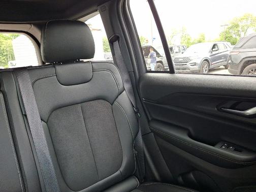 Bright White Clearcoat 2025 Jeep Grand Cherokee Altitude