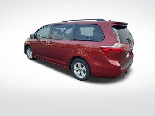 2020 Toyota Sienna LE