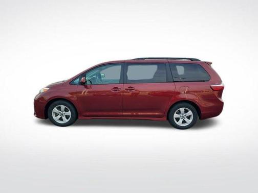 2020 Toyota Sienna LE