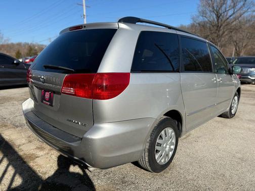 2004 Toyota Sienna CE