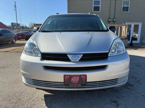 2004 Toyota Sienna CE
