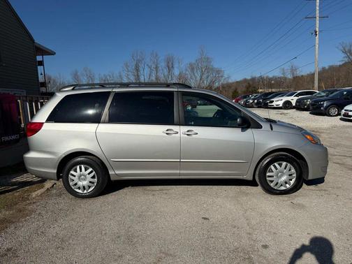 2004 Toyota Sienna CE