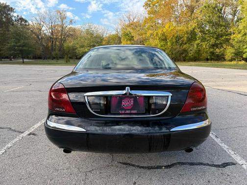 2000 Lincoln Continental Sedan 4D