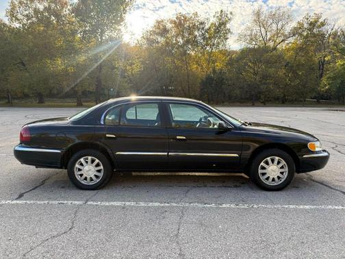 2000 Lincoln Continental Sedan 4D