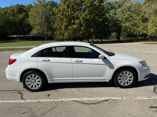2014 Chrysler 200 LX