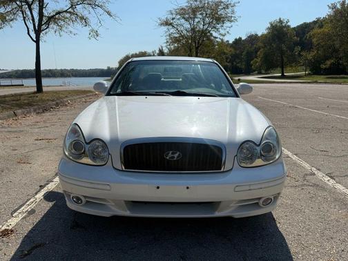 2004 Hyundai SONATA Base