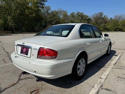 2004 Hyundai SONATA Base