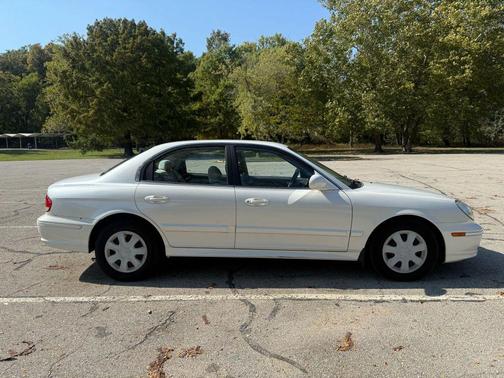 2004 Hyundai SONATA Base