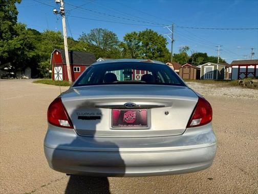 2003 Ford Taurus SE