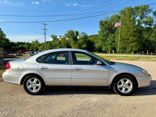 2003 Ford Taurus SE