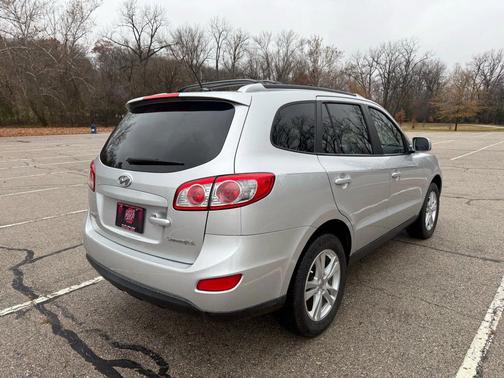 2011 Hyundai SANTA FE SE
