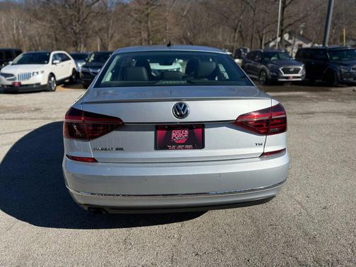 2018 Volkswagen Passat 2.0T SEL Premium