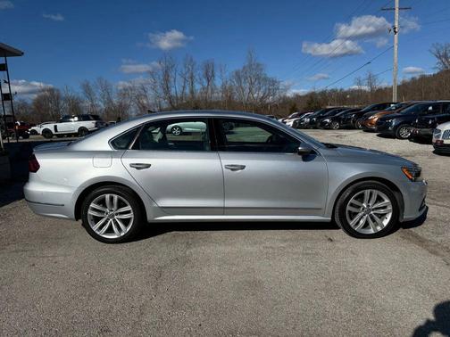 2018 Volkswagen Passat 2.0T SEL Premium