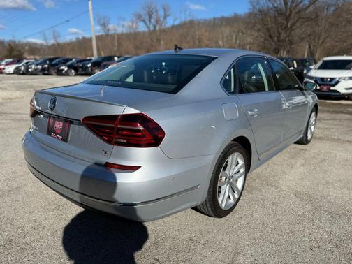 2018 Volkswagen Passat 2.0T SEL Premium