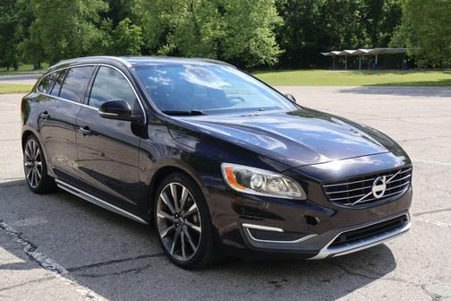 Black 2015 Volvo V60 T5 Premier Plus