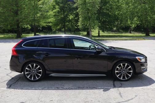 Black 2015 Volvo V60 T5 Premier Plus