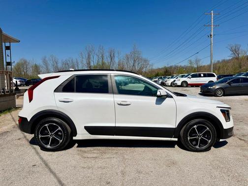 Snow White Pearl 2024 Kia Niro Plug-In Hybrid EX