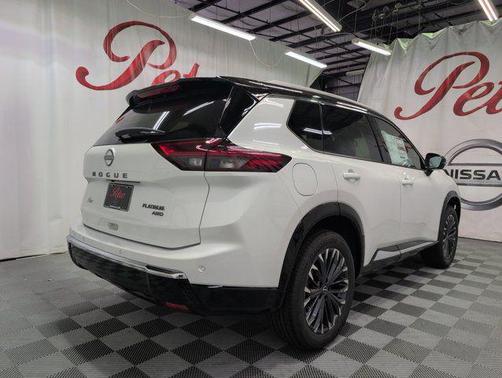 Everest White Pearl/Super Black 2026 Nissan Rogue Platinum