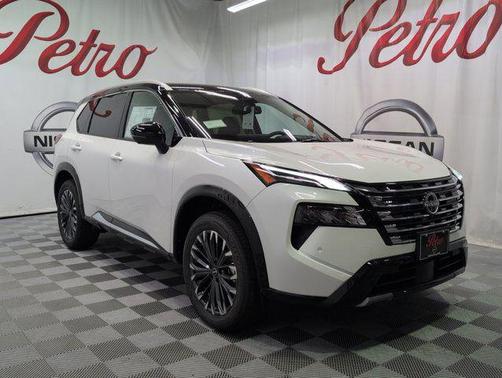 Everest White Pearl/Super Black 2026 Nissan Rogue Platinum