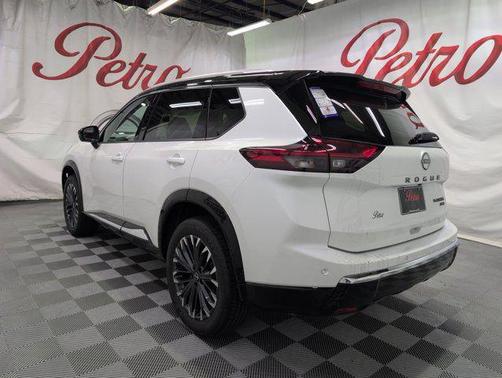 Everest White Pearl/Super Black 2026 Nissan Rogue Platinum