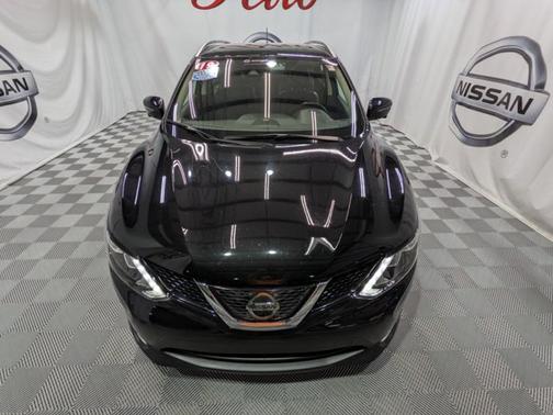 Photo 3 of 3 of 2019 Nissan Rogue Sport SL