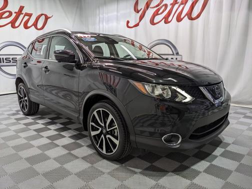 Photo 1 of 3 of 2019 Nissan Rogue Sport SL