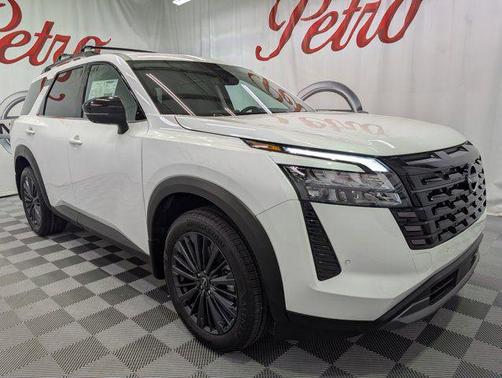 Everest White Pearl Tricoat 2026 Nissan Pathfinder SL