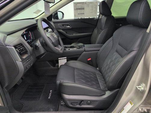 Champagne Silver Metallic/Super Black 2026 Nissan Rogue Platinum