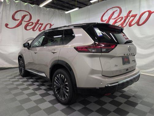 Champagne Silver Metallic/Super Black 2026 Nissan Rogue Platinum