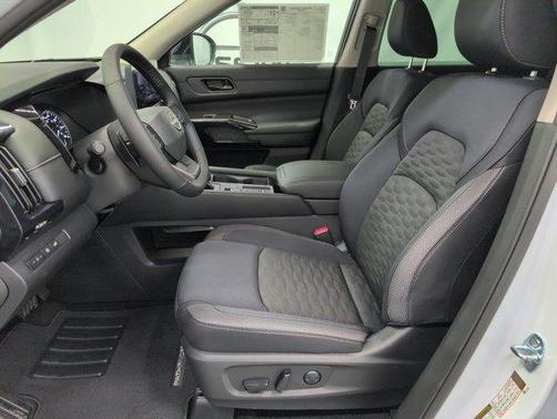 Everest White Pearl Tricoat 2026 Nissan Pathfinder SV